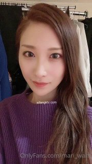 Con đĩ ngực to và vú to! Cái đầu to bằng ngực! Xoay eo và hông, lắc ngực, thủ dâm trên bồn cầu, âm hộ sạch sẽ và không có lông, cọ xát máy rung và rỉ ra chất lỏng màu trắng...