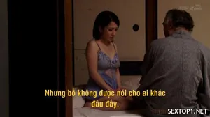 đi làm theo còn chụp ảnh vú gửi anh bồ, cô nàng bị gã sếp phạt hiện