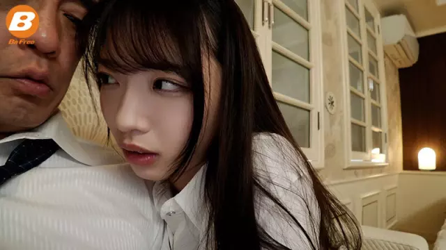 Má kế đến chúc mừng con trai tốt nghiệp và món quà bất ngờ