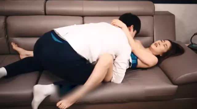 Chỉ vì con cu bự mà em nỡ cắm sừng bạn trai