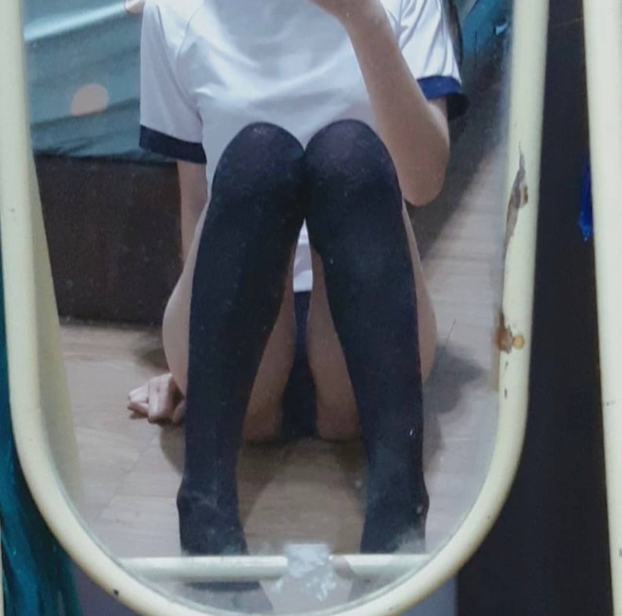 Cô vợ trẻ dâm đãng và ông bạn già phát sóng trực tiếp cảnh sex đôi hoành tráng trong khách sạn~ Mặc tất đen hở háng, quỳ xuống liếm cặc, cưỡi hông từ phía sau và quan hệ cho đến khi cô ấy van xin lòng thương xót...